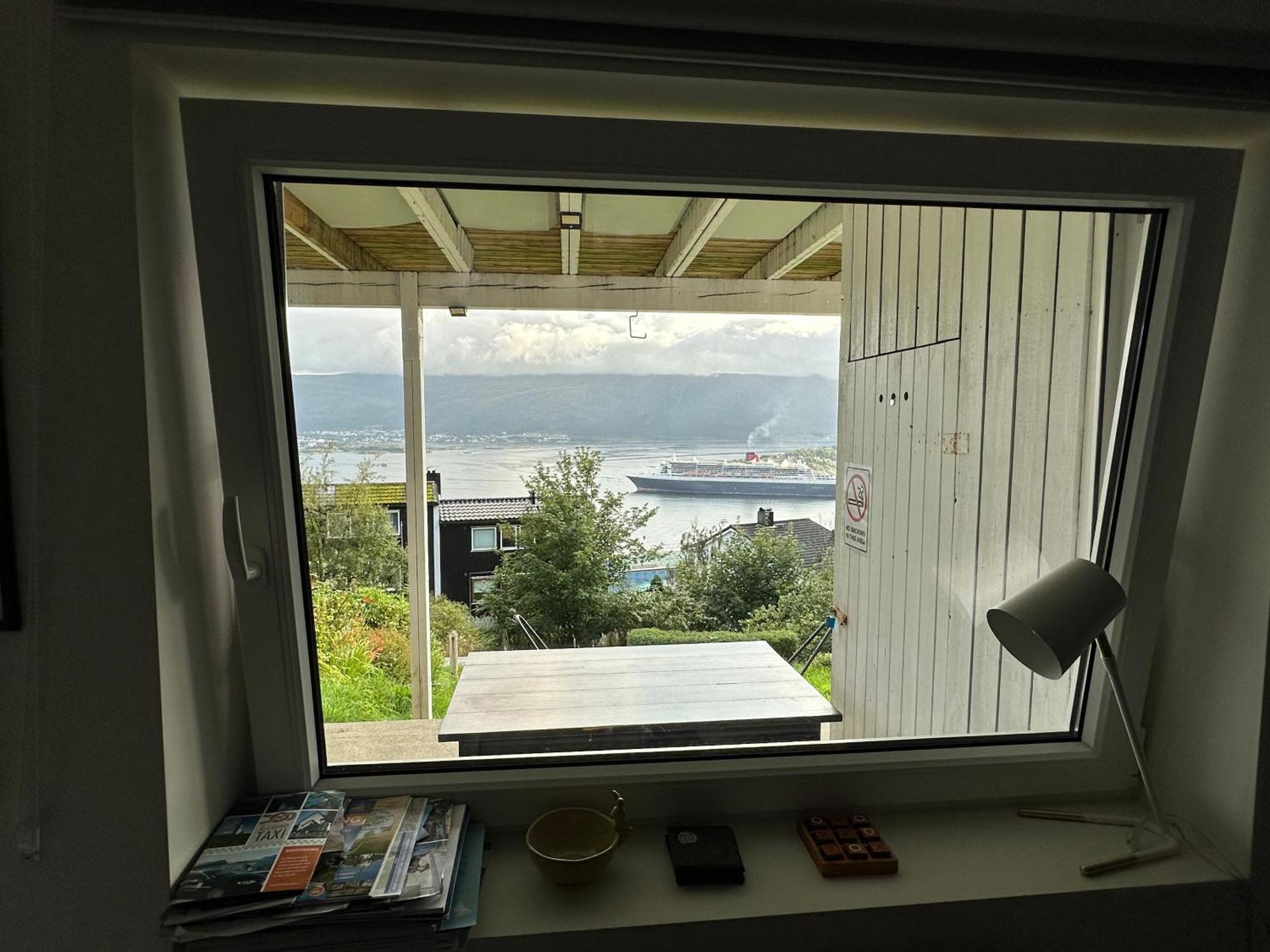 Great Place With View To The Mountains And Fjord 올레순 외부 사진
